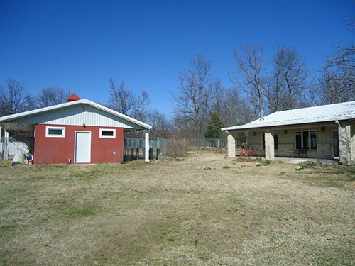 Tract 4 - Studio & Kennel - OKLAHOMA LAND & REAL ESTATE AUCTION, 438 +/- Acres offered in 13 Tracts